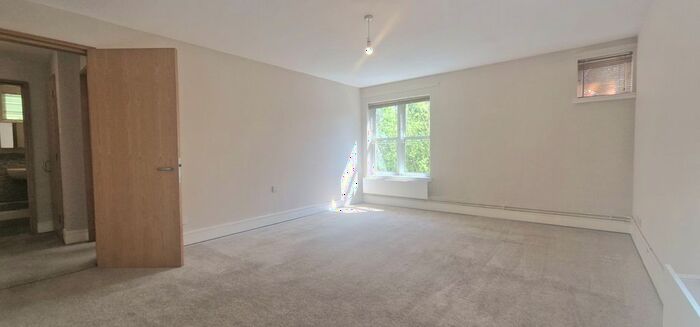 2 Bedroom Flat To Rent In Stratford Road, Watford, WD17