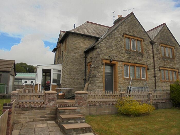 3 Bedroom Cottage To Rent In New Cottages, Pen-y-fai, Bridgend., CF31
