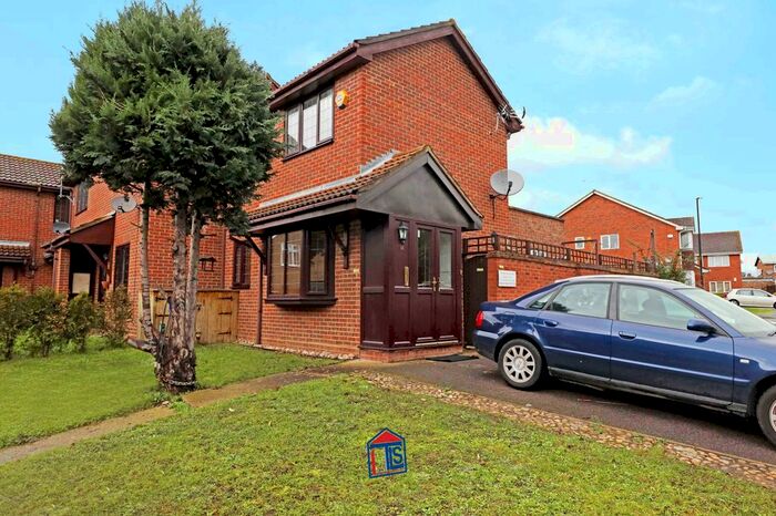 2 Bedroom End Of Terrace House To Rent In Whitehaven, Slough SL1