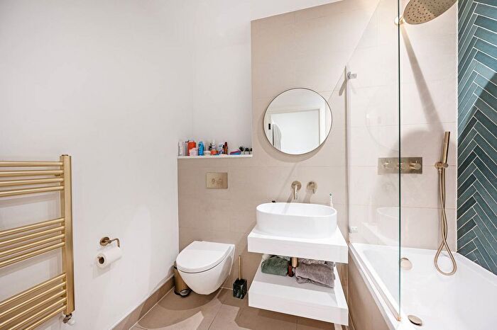 1 Bedroom Flat To Rent In Jubilee Street, Tower Hamlets, London, E1