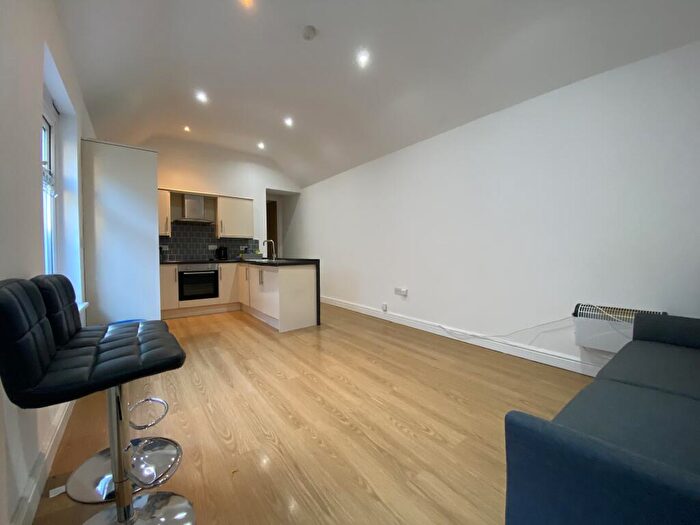 1 Bedroom Flat To Rent In City Road, Cathays, CF24