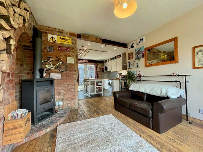 2 Bedroom Terraced House For Sale In Bakewell Road, Matlock, Derbyshire, DE4
