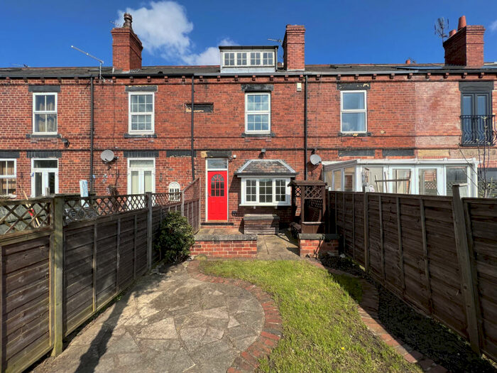 3 Bedroom Semi-Detached House For Sale In Moorview, Methley, LS26