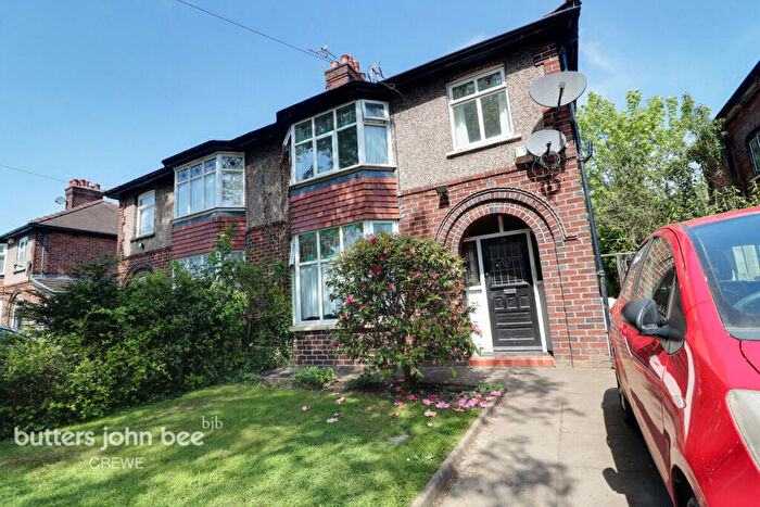 3 Bedroom Semi-Detached House For Sale In Manor Way, Crewe, CW2