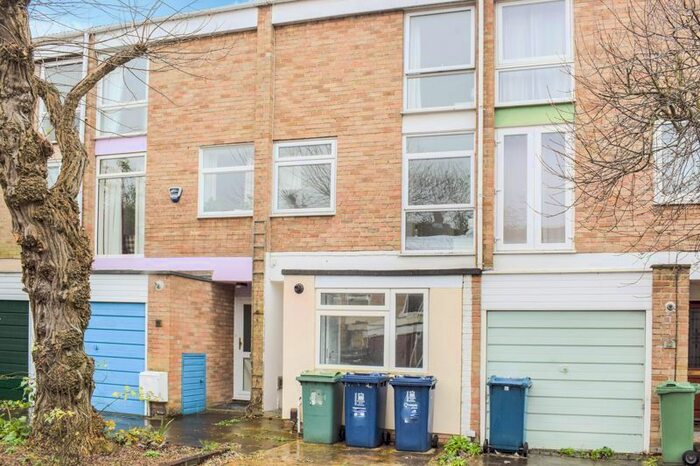 5 Bedroom Town House To Rent In Harefields, Oxford, OX2