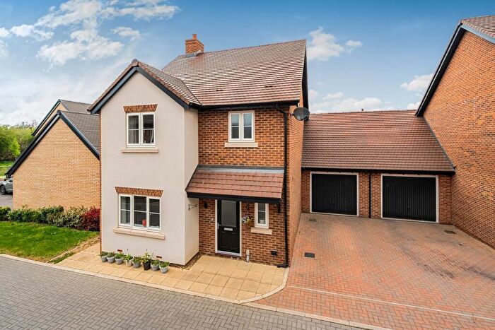 3 Bedroom Link Detached House For Sale In Viney Corner, Arlesey, SG15