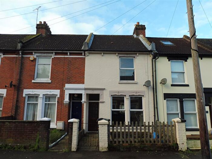 3 Bedroom House To Rent In Parham Road, Gosport, PO12