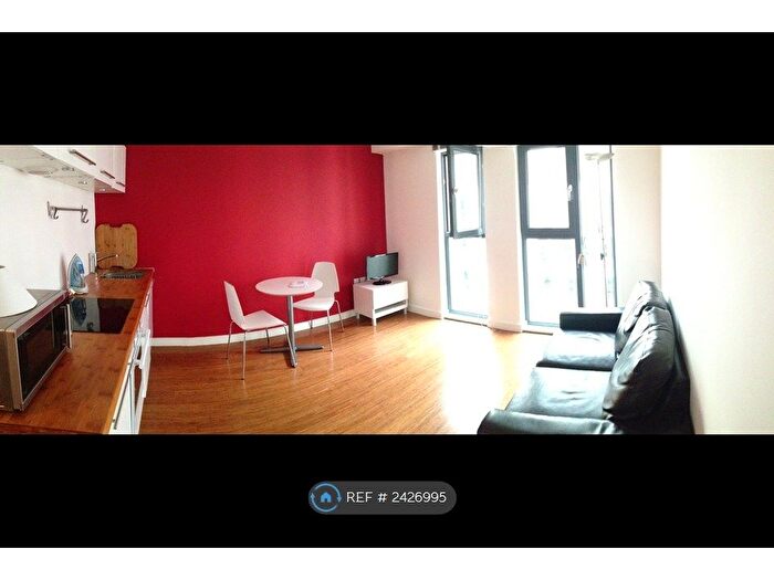 Studio To Rent In Greenhouse, Leeds, LS11