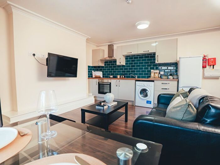 Studio To Rent In Blenheim Terrace, Leeds, LS2