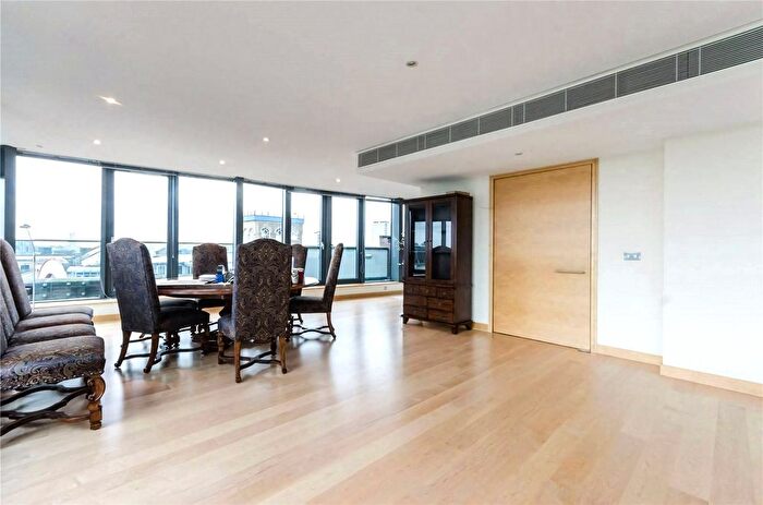 3 Bedroom Flat To Rent In Tea Trade Wharf, Shad Thames, London, SE1