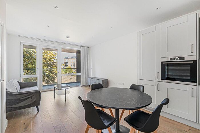 1 Bedroom Flat For Sale In Inglis Way, Mill Hill East, NW7