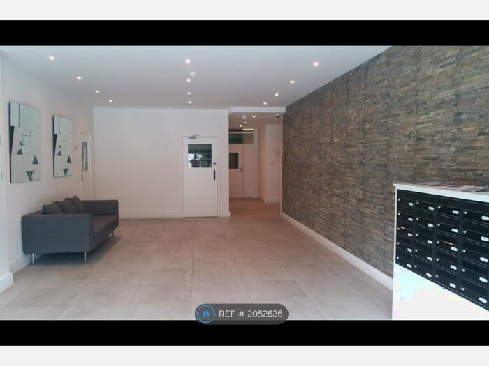 Studio To Rent In Imperial Drive, Harrow, HA2