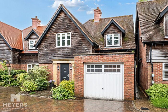 4 Bedroom Detached House For Sale In Ringwood Road, Ferndown, BH22