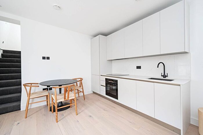 2 Bedroom Flat To Rent In Ellsworth Street, Bethnal Green, London, E2
