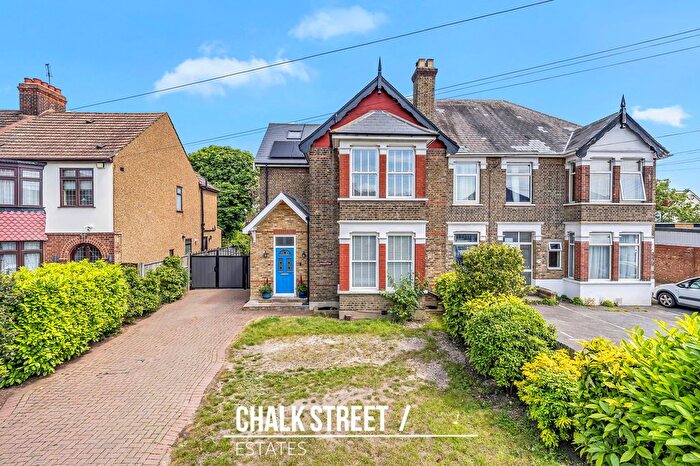 5 Bedroom Semi-Detached House For Sale In Suttons Lane, Hornchurch, RM12