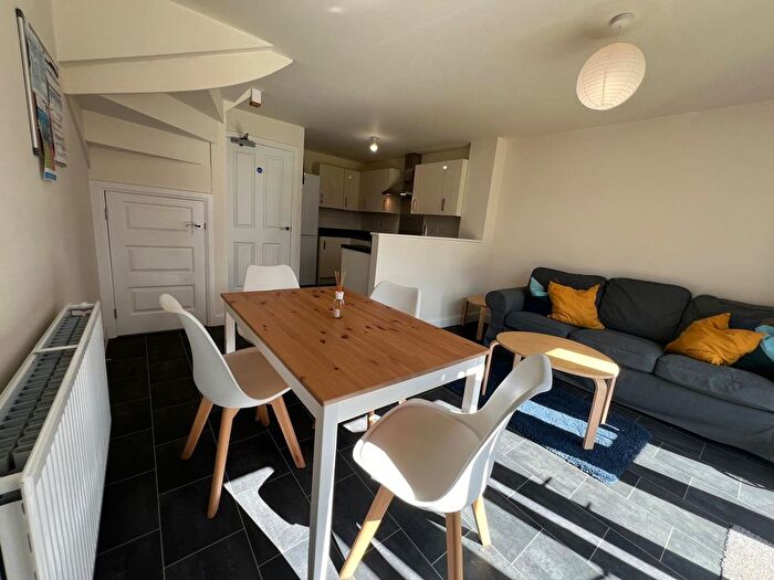 4 Bedroom Semi-Detached House To Rent In Brambling Avenue, Coventry, CV4