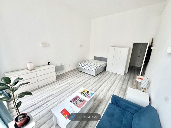 2 Bedroom Flat To Rent In Naylor Building West, London, E1