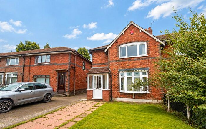 3 Bedroom Semi-Detached House To Rent In Alexandra Road, Walsall, WS1