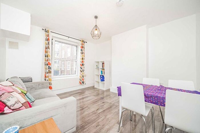 3 Bedroom Flat To Rent In Quaker Street, Shoreditch, E1