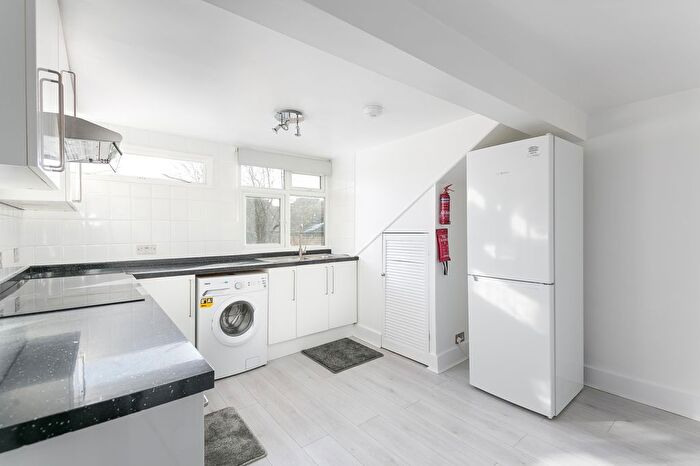 2 Bedroom Flat To Rent In Barry Road, East Dulwich, London, SE22