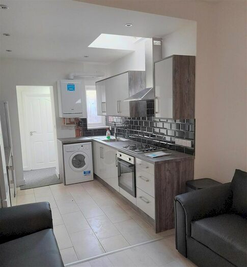 6 Bedroom Flat To Rent In Winnie Road, Selly Oak, Birmingham, B29