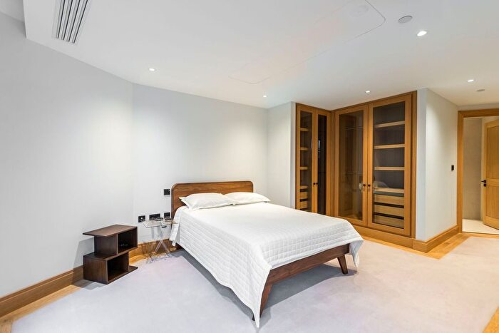 2 Bedroom Flat To Rent In Cleland House, Westminster, London, SW1P