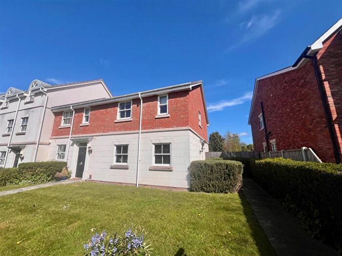 3 Bedroom End Of Terrace House To Rent In Acacia Drive, Thorpe Bay, SS1