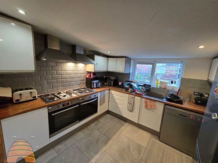 10 Bedroom House To Rent In Aubrey Road Manchester, M14