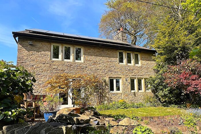 3 Bedroom Detached House For Sale In Eaves Knoll, New Mills, High Peak, SK22