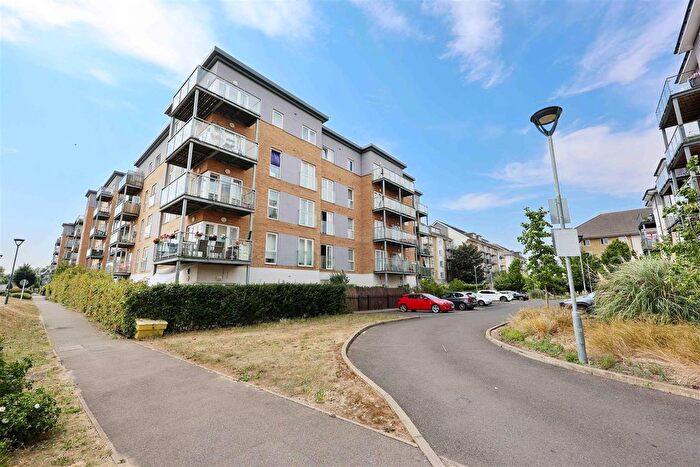 2 Bedroom Flat For Sale In Pennyroyal Drive, West Drayton, UB7