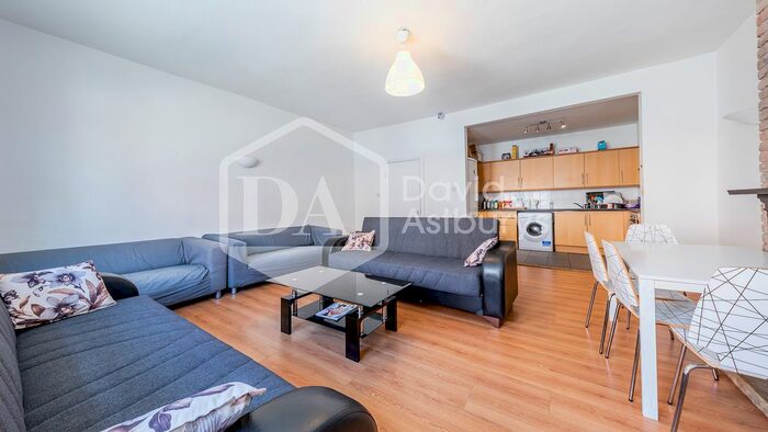 4 Bedroom Flat To Rent In Park Road, Crouch End, London, N8