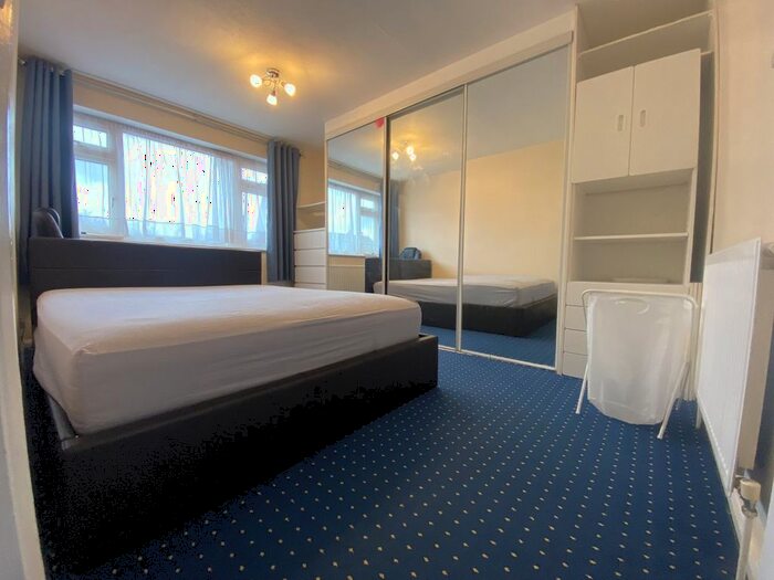 3 Bedroom Semi-Detached House To Rent In Lilliput Avenue, Northolt, UB5