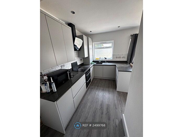 4 Bedroom Semi-Detached House To Rent In Heathway, Dagenham, RM9