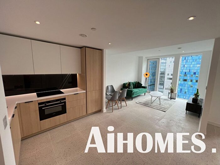 1 Bedroom Flat To Rent In The Silk District, Cendal Crescent, E1