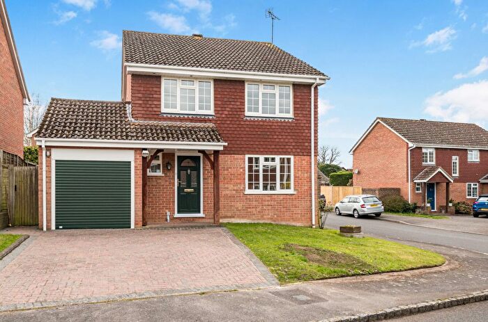 4 Bedroom Detached House For Sale In Oaktree Drive, Hook, Hampshire, RG27