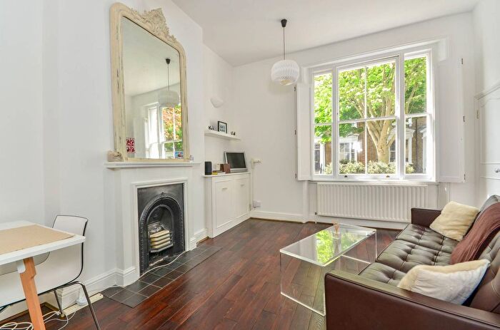 1 Bedroom Flat For Sale In Kempsford Gardens, Earls Court, London, SW5