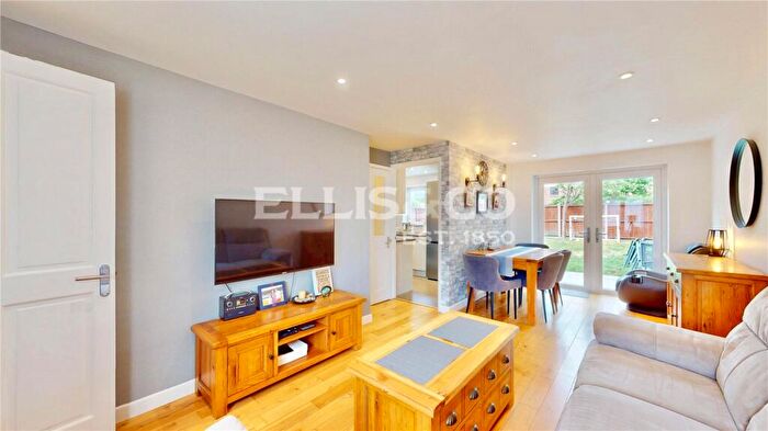 3 Bedroom End Of Terrace House For Sale In Lancelot Road, Wembley, HA0