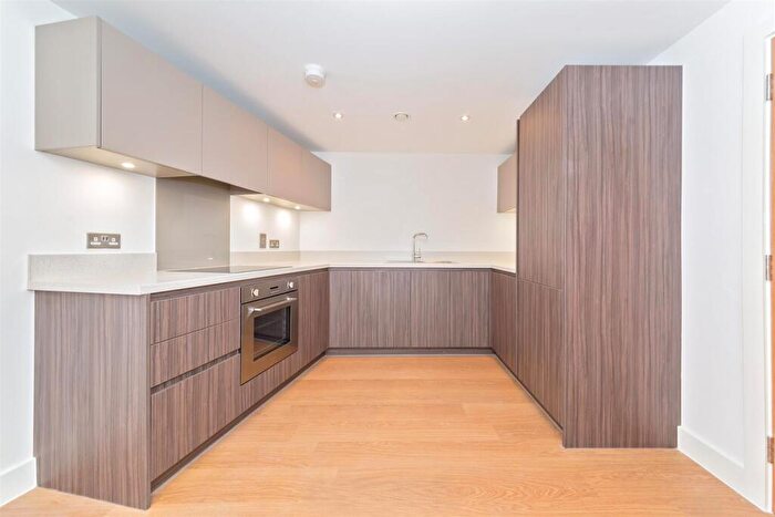 2 Bedroom Apartment To Rent In Chingford Mount Road, Chingford, E4
