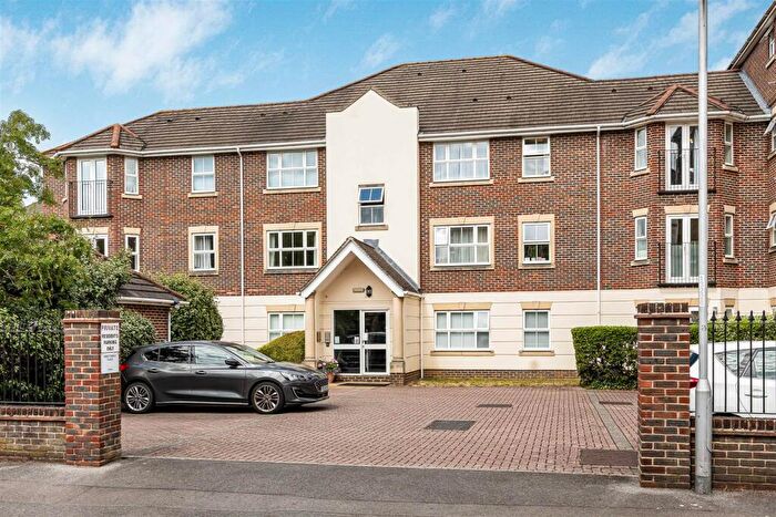 2 Bedroom Flat For Sale In Abbotsmead Place, Caversham, Reading, RG4
