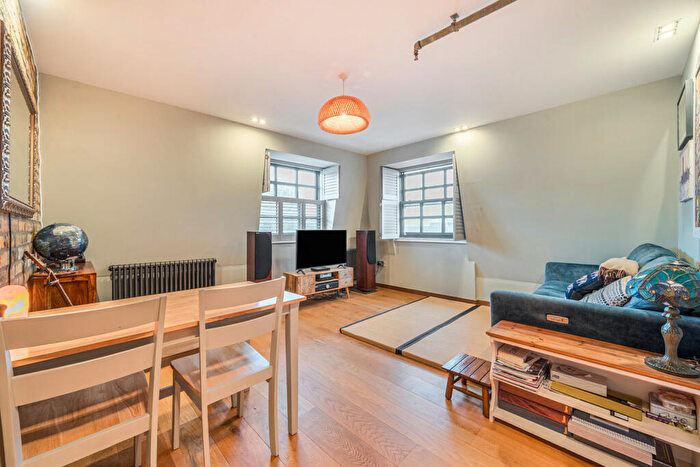 2 Bedroom Apartment For Sale In Beardell Street, London, SE19