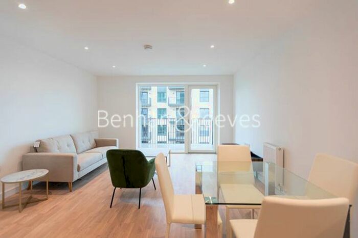 1 Bedroom Flat To Rent In Greenleaf Walk, Southall, UB1