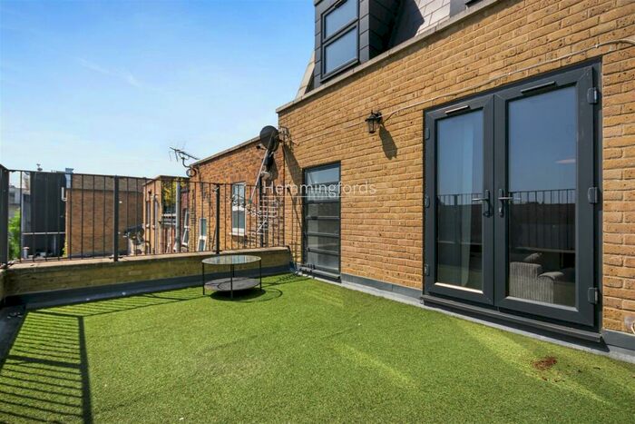 3 Bedroom Apartment To Rent In Brick Lane, Shoreditch, E1