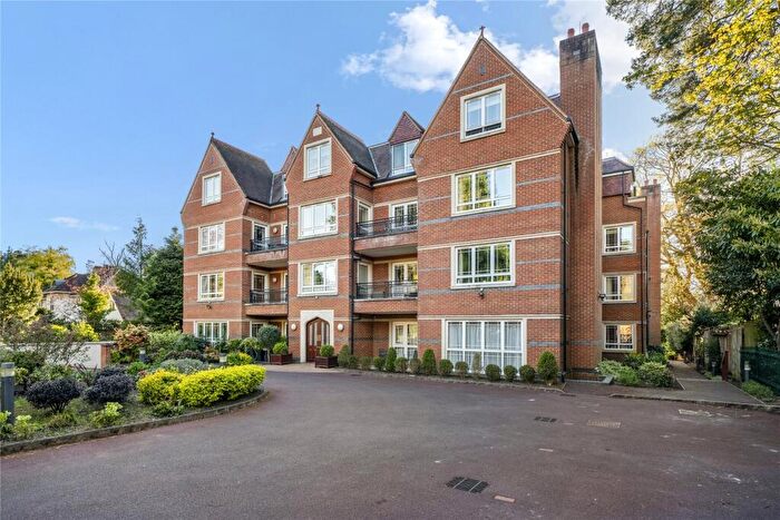 3 Bedroom Flat To Rent In St Georges Court, Cavendish Road, Weybridge, Surrey, KT13