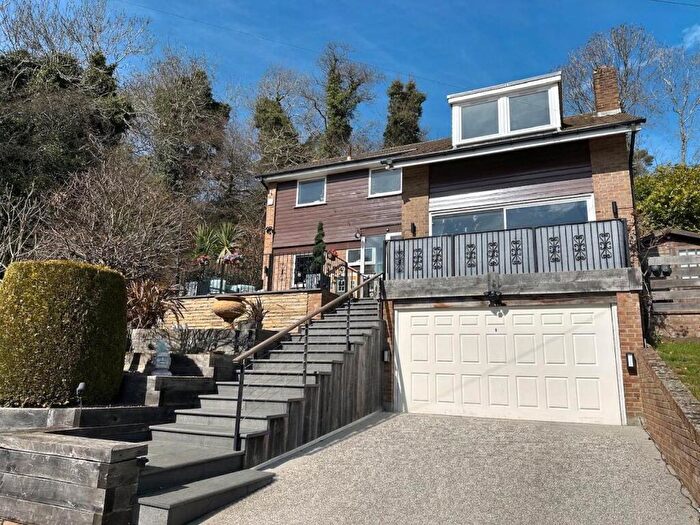 4 Bedroom Detached House For Sale In Hollingsworth Road, Croydon, CR0