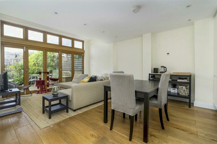 2 Bedroom Apartment To Rent In Richmond Crescent, Islington, London, N1