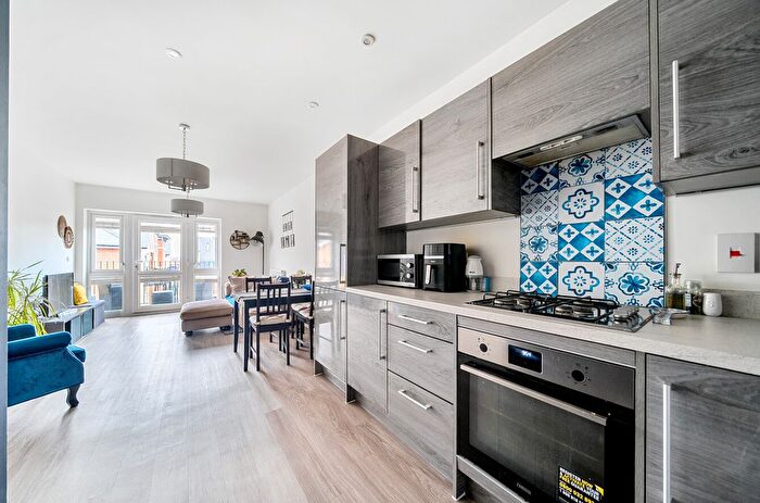 2 Bedroom Flat For Sale In Hersham, Surrey, KT12