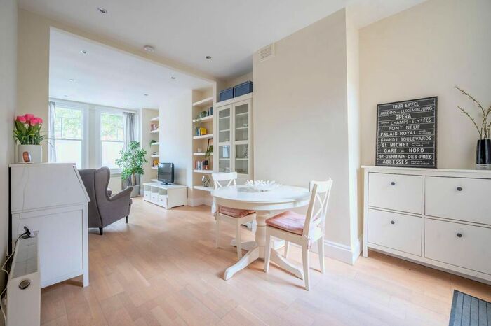 2 Bedroom Flat To Rent In Brading Road, Brixton Hill, London, SW2