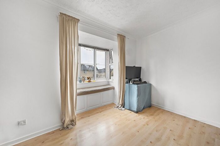 1 Bedroom Flat To Rent In Lowry Court, Stubbs Drive, SE16