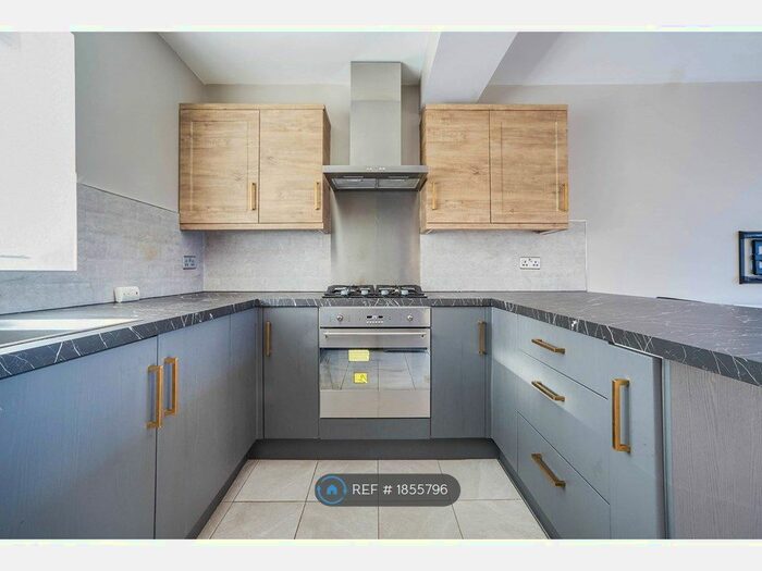 5 Bedroom Semi-Detached House To Rent In Blackwood Avenue, Leeds, LS16