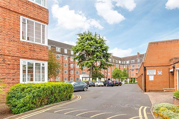 2 Bedroom Flat To Rent In Watchfield Court, Sutton Court Road, W4